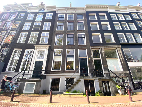 Voorzijde-Keizersgracht-520---IMG_5017_trap-en-bordje